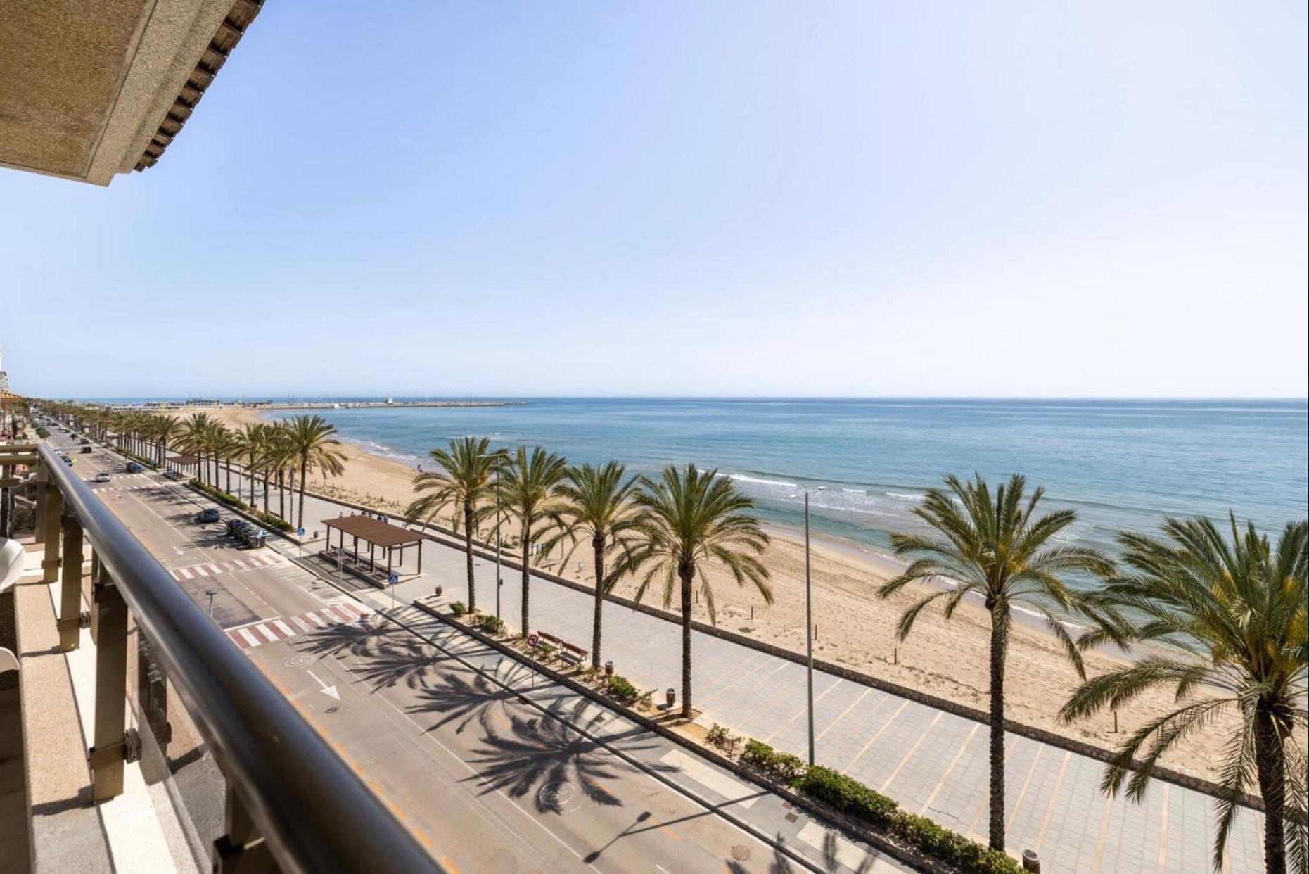Beach Apartment In Calafell Bagian luar foto