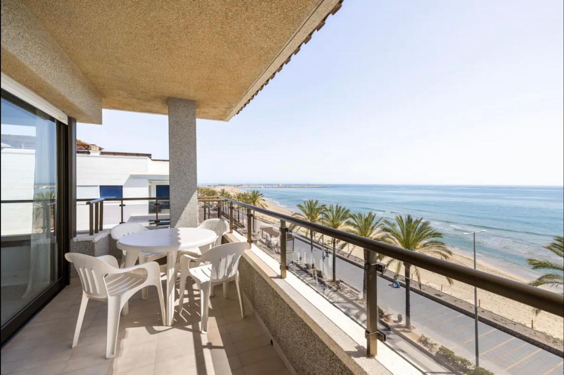 Beach Apartment In Calafell Bagian luar foto